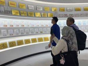 Cliente Indonesio de la Industria de Galvanoplastia Visita la Fábrica
