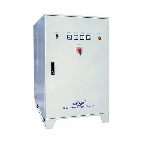 2500A24V_1 Tipo de característica Parámetro Requisitos técnicos Tipos de potencia Tipos de potencia Fuente de alimentación de alta frecuencia Modelo y especificaciones TBSB-2500A/24V Modo de refrigeración Refrigeración por agua Tipo de tubo de conmutación IGBT Característica de entrada Tensión de entrada nominal Trifásica, AC 380V±10%, 50HZ Potencia de entrada nominal 67.2 KW Corriente de entrada nominal AC 102 A Factor de potencia nominal COSΦ≥0.95 Características de salida Tensión de salida DC 0~24 V Corriente de salida DC 0~2500 A Precisión de corriente estabilizada ≤1% (Corriente nominal) Precisión según 1 A, 0.1 V Eficiencia de salida nominal ≥94% Condiciones ambientales Lugar de instalación Instalaciones en interiores Altitud ≤2000 metros Temperatura ambiente -20℃ a 40℃ Humedad relativa ≤94% Modo de control Modo de funcionamiento PLC, ADDA, Ethernet, RS485 y RS232 Dimensiones externas Alto × Ancho × Fondo 185 mm (alto) × 402 mm (ancho) × 650 mm (fondo) Características de protección Posee función de autoprotección frente a condiciones anormales como sobretensión, sobrecorriente, sobrecarga, cortocircuito y sobrecalentamiento Se puede personalizar según los requisitos